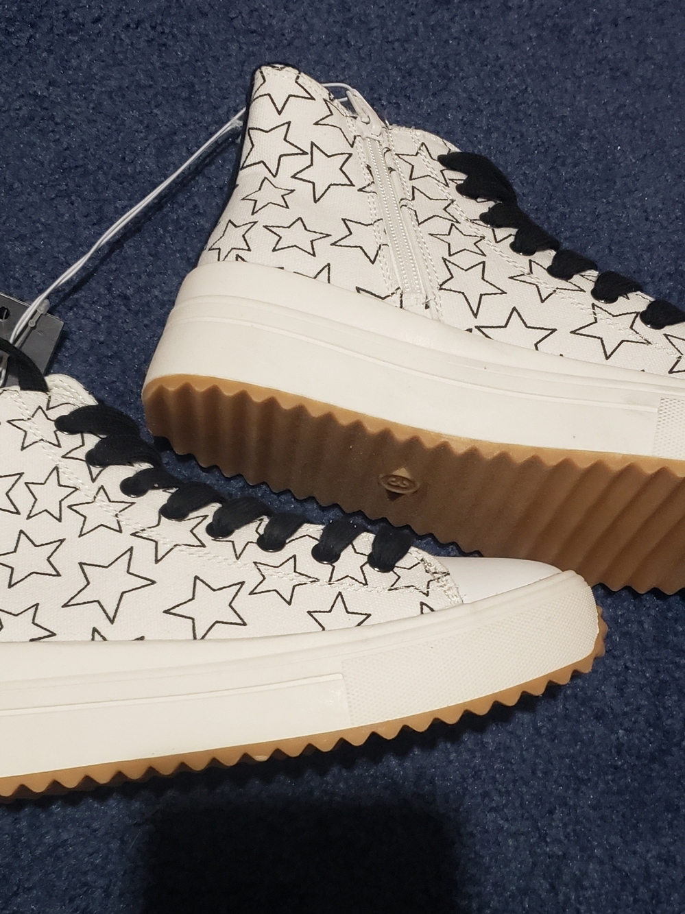 art class White Star-Print High-Top Sneakers with Black Laces and Gum Sole